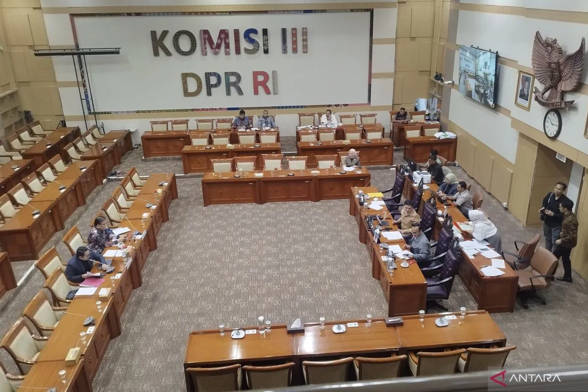 Komisi III DPR tegaskan kedudukan Polri harus tetap di bawah Presiden